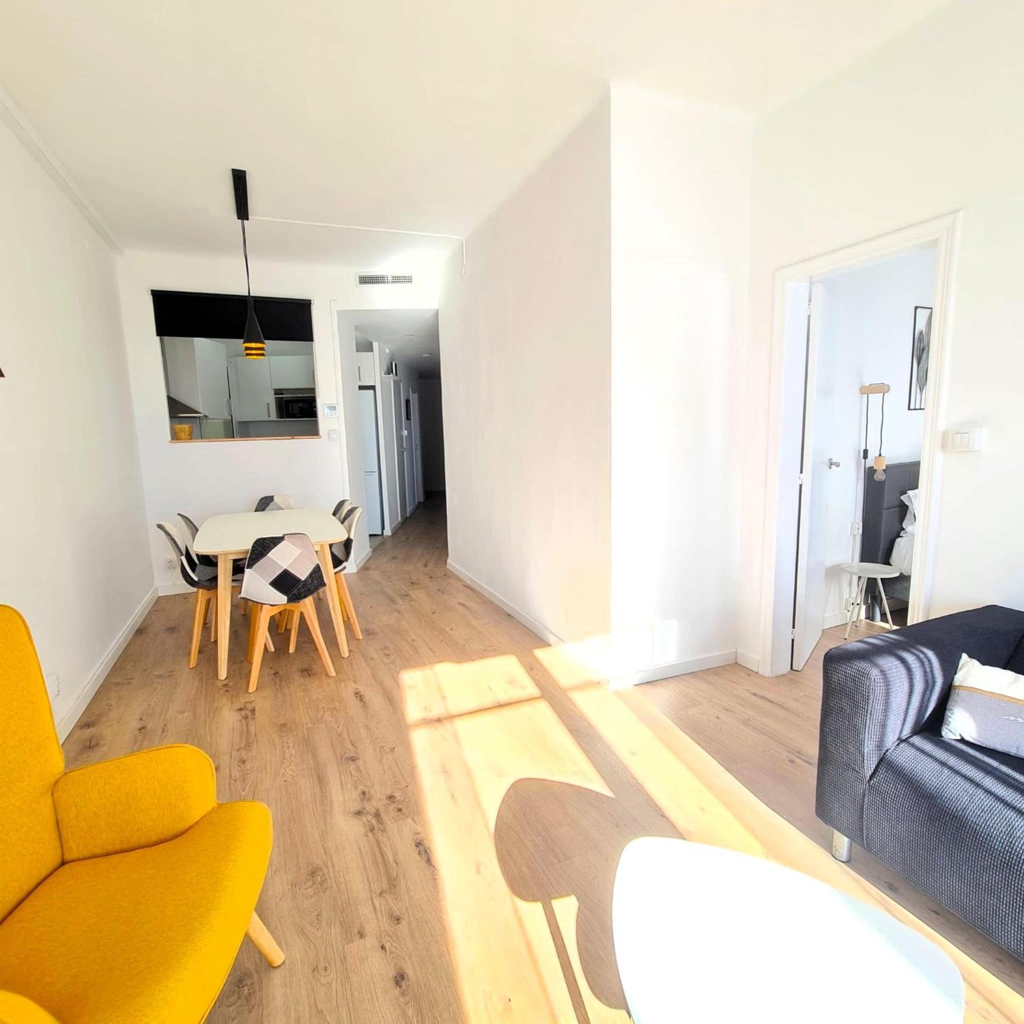 G74 Avenida Gaudi Nice 4 Bedrooms Apartment With Balcony With Views Of The Basilica Sagrada Familia — Photos 2